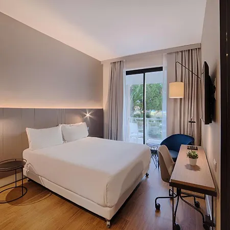 Hotel Nh 4*